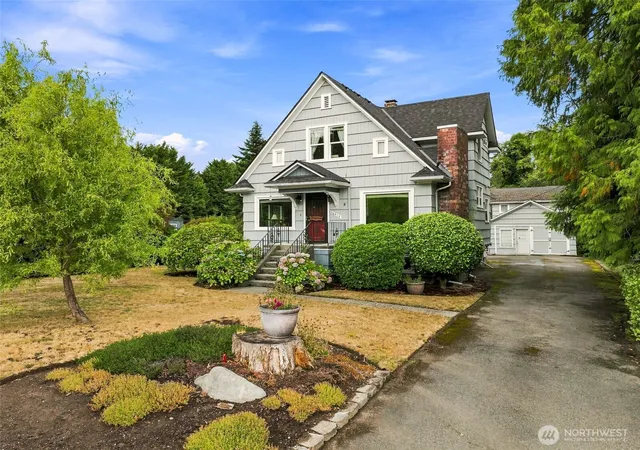 Photo 2 of Single family home for sale at 16414 6th Avenue Sw, Burien, WA 98166 | MLS# NWM2577545 | Listing updated on 2026-10-01