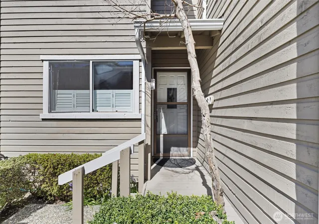 Photo 3 of Townhouse for sale at 1230 101st Place Ne #1230, Bellevue, WA 98004 | MLS# NWM2577560 | Listing updated on 2026-09-25