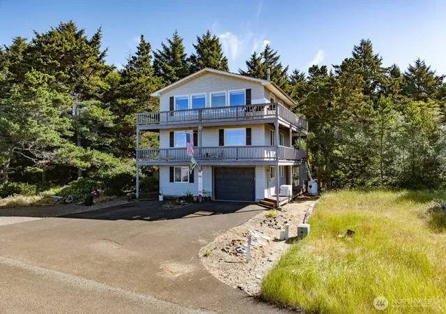 Photo 2 of Single family home for sale at 33304 J Pl, Ocean Park, WA 98640 | MLS# NWM2577568 | Listing updated on 2026-09-25