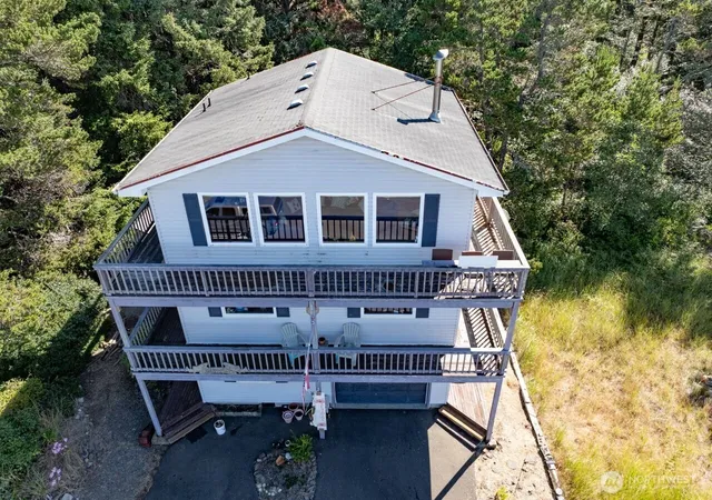 Photo 3 of Single family home for sale at 33304 J Pl, Ocean Park, WA 98640 | MLS# NWM2577568 | Listing updated on 2026-09-25