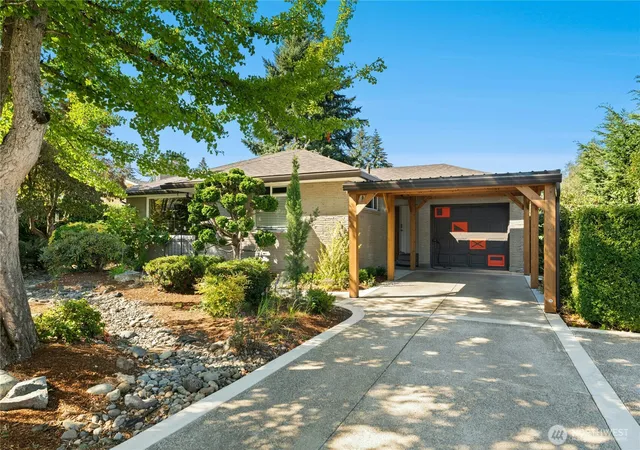 Photo 2 of Single family home for sale at 104 Sw 132nd Street, Burien, WA 98146 | MLS# NWM2577570 | Listing updated on 2026-09-25