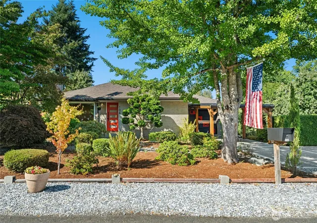 Photo 3 of Single family home for sale at 104 Sw 132nd Street, Burien, WA 98146 | MLS# NWM2577570 | Listing updated on 2026-09-25