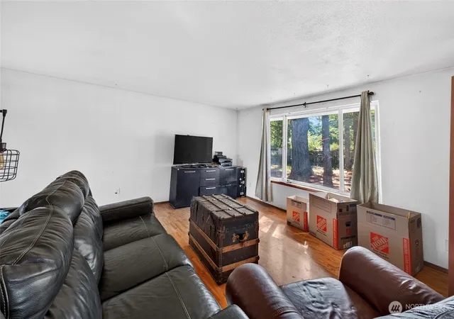 Photo 3 of Sale Pending at 7911 Steamboat Is Rd NW, Olympia, WA 98502 | MLS# NWM2577571 | Listing updated on 2026-09-18