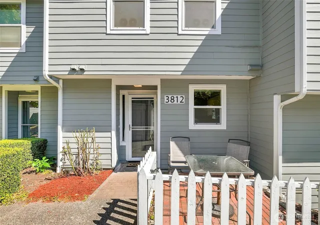 Townhouse for sale at 3812 25th Avenue W #4B, Seattle, WA 98199 | MLS# NWM2577575