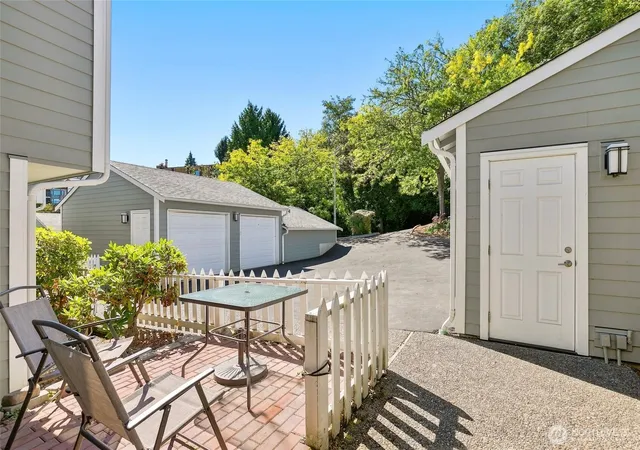 Photo 2 of Townhouse for sale at 3812 25th Avenue W #4B, Seattle, WA 98199 | MLS# NWM2577575 | Listing updated on 2026-09-19