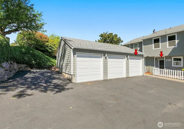 Photo 3 of Townhouse for sale at 3812 25th Avenue W #4B, Seattle, WA 98199 | MLS# NWM2577575 | Listing updated on 2026-09-19