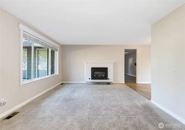 Photo 4 of Single family home for sale at 11815 SE 323rd Place, Auburn, WA 98092 | MLS# NWM2577579 | Listing updated on 2026-10-02