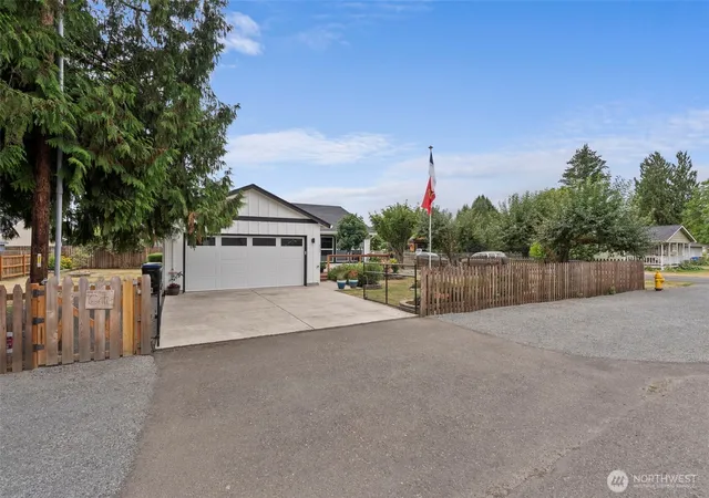 Photo 2 of Single family home for sale at 311 Pine St, Toledo, WA 98591 | MLS# NWM2577583 | Listing updated on 2026-09-25
