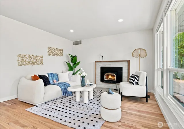 Photo 4 of Sale Pending at 16631 116th Place SE, Renton, WA 98058 | MLS# NWM2577609 | Listing updated on 2026-09-25
