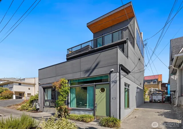 Photo 2 of Single family home for sale at 112 18th Avenue, Seattle, WA 98122 | MLS# NWM2577651 | Listing updated on 2026-09-25