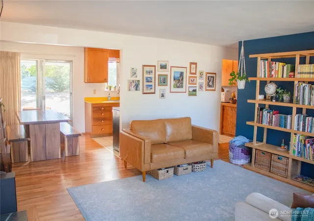 Photo 3 of Single family home for sale at 650 Jefferson Ave NE, Renton, WA 98056 | MLS# NWM2577678 | Listing updated on 2026-09-25