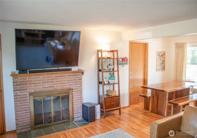 Photo 4 of Single family home for sale at 650 Jefferson Ave NE, Renton, WA 98056 | MLS# NWM2577678 | Listing updated on 2026-09-25