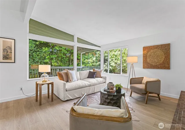 Photo 4 of Single family home for sale at 10017 12th Avenue NE, Seattle, WA 98125 | MLS# NWM2577681 | Listing updated on 2026-09-27