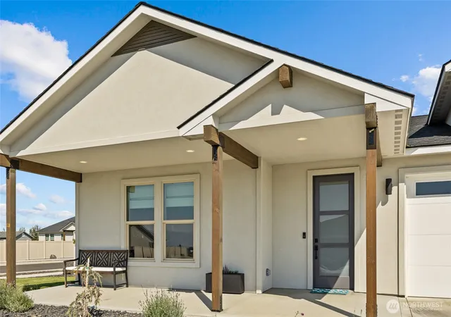 Photo 3 of Single family home for sale at 101 E Chinook Rd, Ellensburg, WA 98926 | MLS# NWM2577683 | Listing updated on 2026-09-23