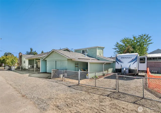 Single family home for sale at 381 N Cascade St, Buckley, WA 98321 | MLS# NWM2577694