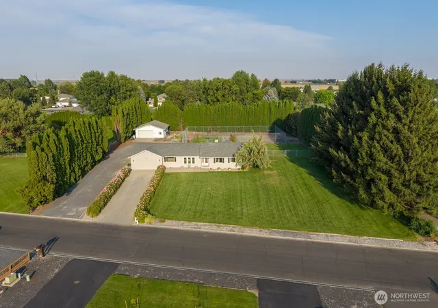 Photo 2 of Single family home for sale at 4791 Bluff Dr Ne, Moses Lake, WA 98837 | MLS# NWM2577700 | Listing updated on 2026-10-05