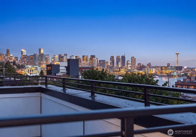 Townhouse for sale at 2334 Franklin Ave #E, Seattle, WA 98102 | MLS# NWM2577701