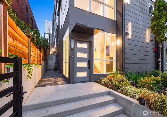 Photo 2 of Townhouse for sale at 2334 Franklin Ave #E, Seattle, WA 98102 | MLS# NWM2577701 | Listing updated on 2026-10-01