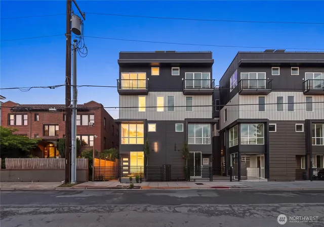 Photo 3 of Townhouse for sale at 2334 Franklin Ave #E, Seattle, WA 98102 | MLS# NWM2577701 | Listing updated on 2026-10-01