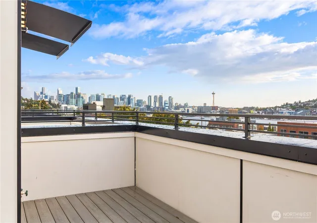 Photo 4 of Townhouse for sale at 2334 Franklin Ave #E, Seattle, WA 98102 | MLS# NWM2577701 | Listing updated on 2026-10-01