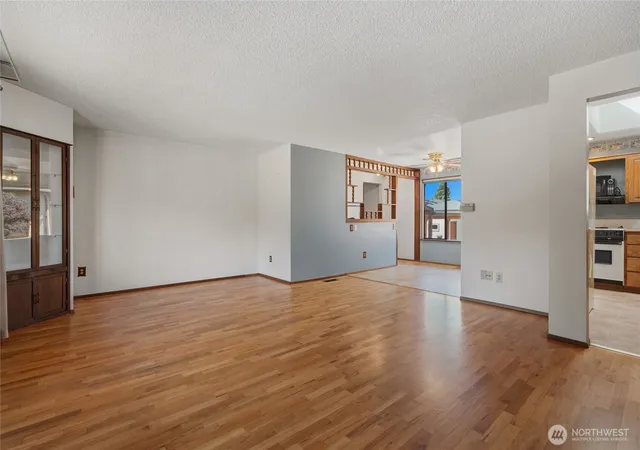 Photo 2 of Single family home for sale at 1524 N James St, Tacoma, WA 98406 | MLS# NWM2577710 | Listing updated on 2026-09-25