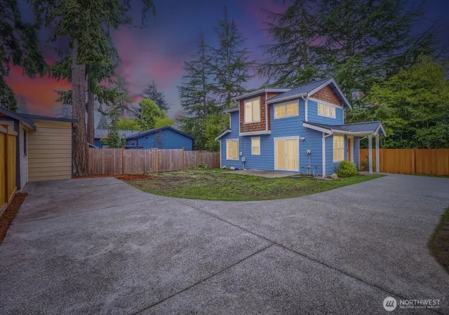 Photo 4 of Townhouse for sale at 12757 Dayton Ave N #B, Seattle, WA 98133 | MLS# NWM2577721 | Listing updated on 2026-10-09