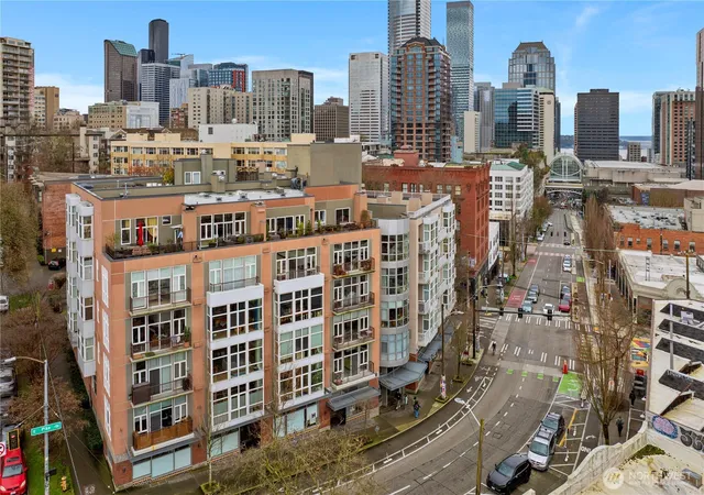 Photo 2 of Sale Pending at 303 E Pike St #503, Seattle, WA 98122 | MLS# NWM2577740 | Listing updated on 2026-09-29
