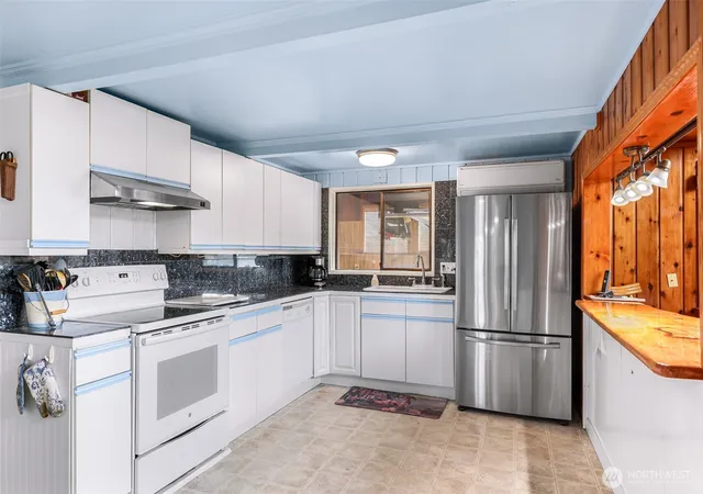 Photo 3 of Single family home for sale at 8415 Donald Way, Blaine, WA 98230 | MLS# NWM2577741 | Listing updated on 2026-09-25