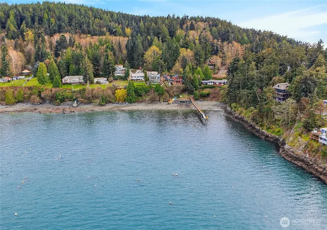 Photo 4 of Single family home for sale at 4141 Edith Point Rd, Anacortes, WA 98221 | MLS# NWM2577757 | Listing updated on 2026-09-25