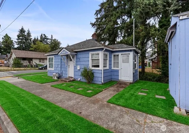 Photo 2 of Single family home for sale at 419 Yew, Centralia, WA 98531 | MLS# NWM2577767 | Listing updated on 2026-09-25