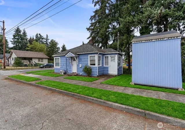 Photo 3 of Single family home for sale at 419 Yew, Centralia, WA 98531 | MLS# NWM2577767 | Listing updated on 2026-09-25