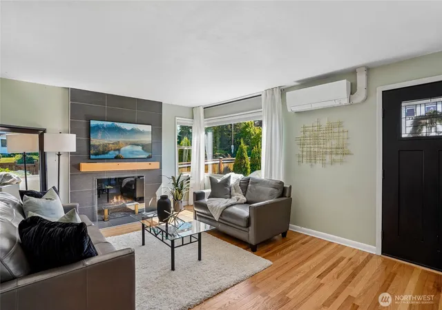 Photo 3 of Single family home for sale at 4323 15th Avenue S, Seattle, WA 98108 | MLS# NWM2577782 | Listing updated on 2026-09-30