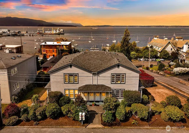 Photo 4 of Condo for sale at 906 11th Street #4, Bellingham, WA 98225 | MLS# NWM2577804 | Listing updated on 2026-10-24