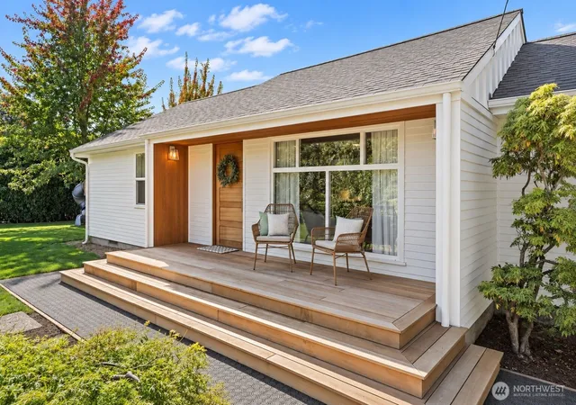 Photo 2 of Single family home for sale at 3416 Elwood Dr W, University Place, WA 98466 | MLS# NWM2577806 | Listing updated on 2026-09-29