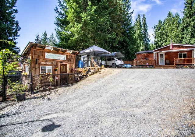 Photo 3 of Manufactured home for sale at 18716 215th Avenue E, Orting, WA 98360 | MLS# NWM2577817 | Listing updated on 2026-10-01