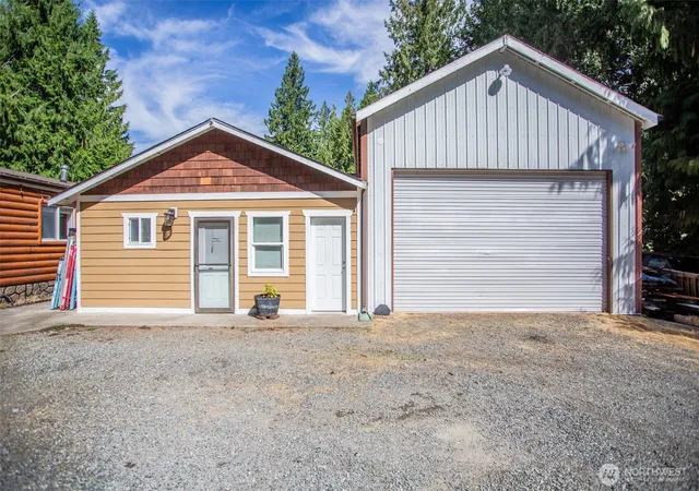 Photo 3 of Manufactured home for sale at 18716 215th Avenue E, Orting, WA 98360 | MLS# NWM2577817 | Listing updated on 2026-10-01