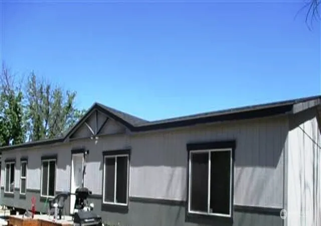 Photo 3 of Manufactured home for sale at 2311 Highland Dr, Bridgeport, WA 98813 | MLS# NWM2577831 | Listing updated on 2026-09-25