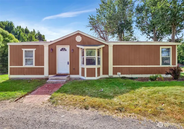 Photo 1 of Sale Pending at 11063 Rd 44 Ne, Moses Lake, WA 98837 | MLS# NWM2577833 | Listing updated on 2026-09-28
