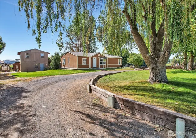 Photo 2 of Sale Pending at 11063 Rd 44 Ne, Moses Lake, WA 98837 | MLS# NWM2577833 | Listing updated on 2026-09-28