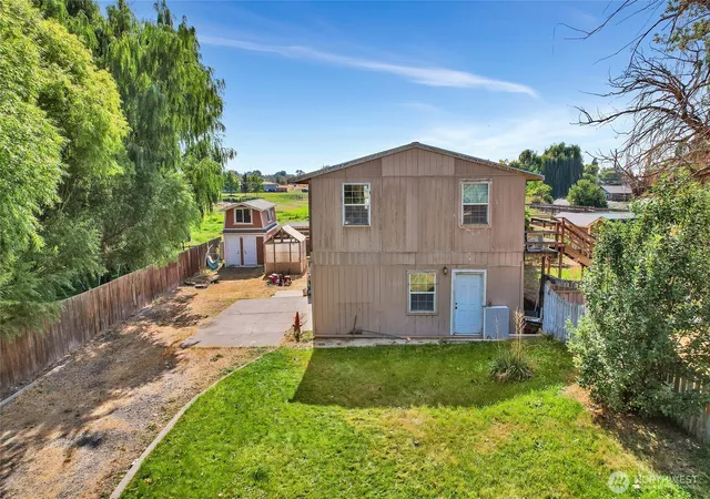 Photo 3 of Sale Pending at 11063 Rd 44 Ne, Moses Lake, WA 98837 | MLS# NWM2577833 | Listing updated on 2026-09-28