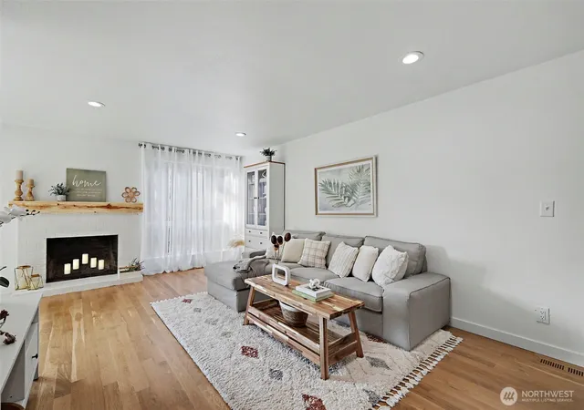Photo 2 of Sale Pending at 2815 Forest Ridge Dr Se, Auburn, WA 98092 | MLS# NWM2577848 | Listing updated on 2026-09-25