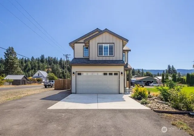 Single family home for sale at 501 Cleveland Ave, South Cle Elum, WA 98943 | MLS# NWM2577849