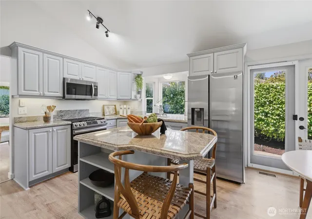 Photo 3 of Single family home for sale at 2209 W Lake Sammamish Pkwy Ne, Redmond, WA 98052 | MLS# NWM2577868 | Listing updated on 2026-10-01