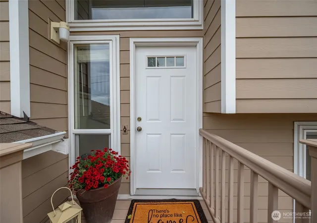Photo 3 of Single family home for sale at 809 Ne Perkins St, Coupeville, WA 98239 | MLS# NWM2577871 | Listing updated on 2026-09-24