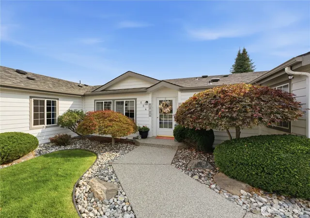 Photo 3 of Manufactured home for sale at 554 Canyon Dr, East Wenatchee, WA 98802 | MLS# NWM2577881 | Listing updated on 2026-09-20