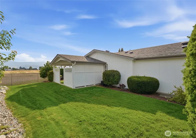 Photo 4 of Manufactured home for sale at 554 Canyon Dr, East Wenatchee, WA 98802 | MLS# NWM2577881 | Listing updated on 2026-09-20