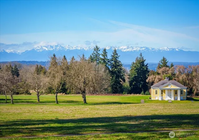 Photo 4 of Single family home for sale at 4200 Washington Ave W, Seattle, WA 98199 | MLS# NWM2577895 | Listing updated on 2026-09-30