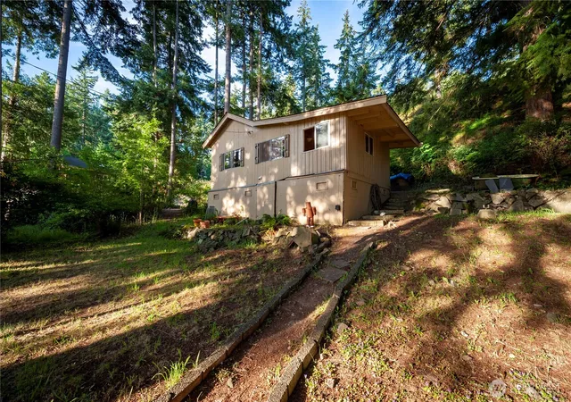 Photo 4 of Single family home for sale at 1265 Island Dr, Lummi Island, WA 98262 | MLS# NWM2577896 | Listing updated on 2026-09-25