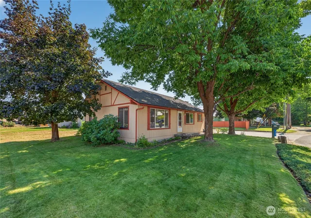 Photo 2 of Single family home for sale at 110 Central Ave, Leavenworth, WA 98826 | MLS# NWM2577903 | Listing updated on 2026-09-25