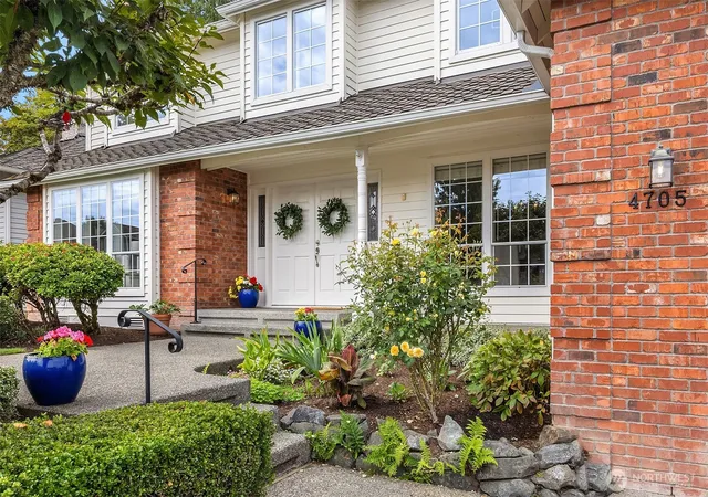 Photo 3 of Sale Pending at 4705 191st Place Ne, Sammamish, WA 98074 | MLS# NWM2577925 | Listing updated on 2026-09-26